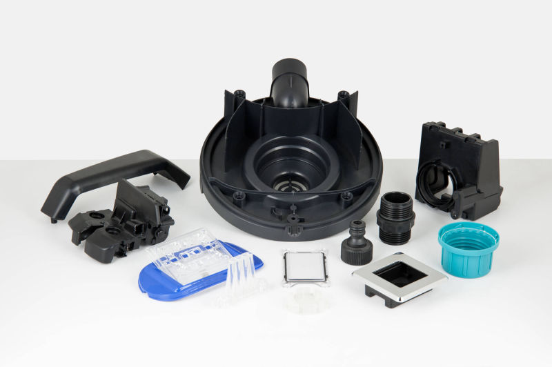 Particolari in plastica stampati ad iniezione, soffiati e termo formati.