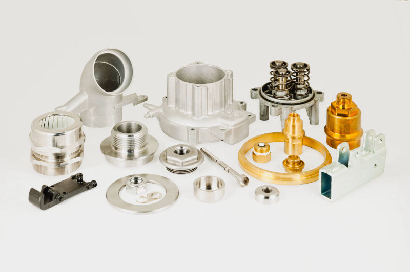 Particolari metallici realizzati con macchinari a CNC (Controllo Numerico Computerizzato), forgiati, pressofusi, microfusi ed estrusi.